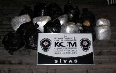 Sivas'ta uyuşturucu ve kaçak sigara ele geçirildi