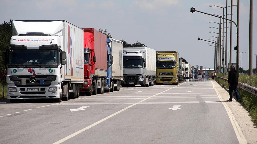Sınır kapılarında 15 km kuyruk