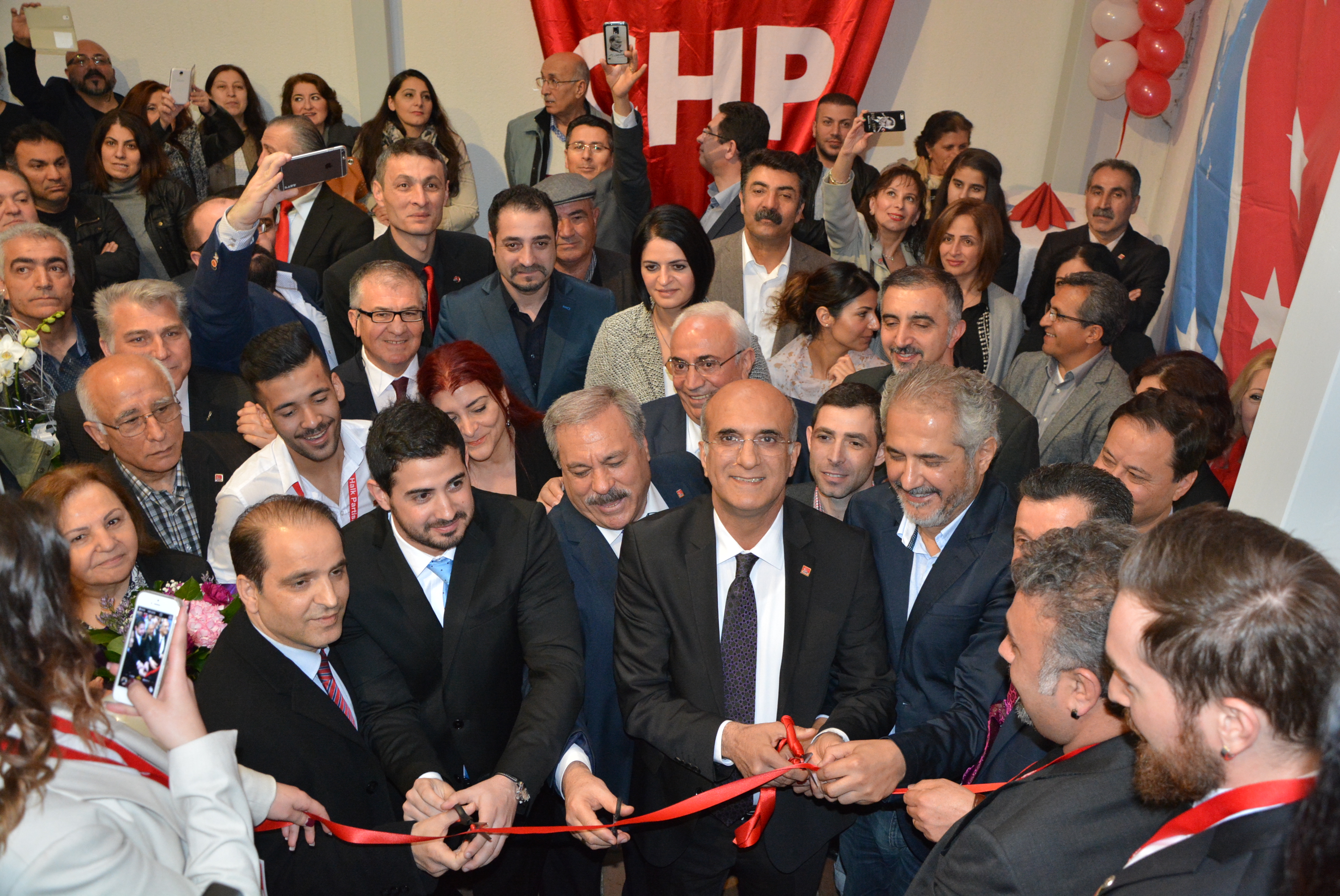 CHP NRW binasının açılışı yapıldı