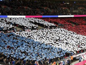 Fransa'da statta namaz kılan futbolculara ceza