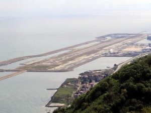 Deniz üzerinde ilk havalimanı