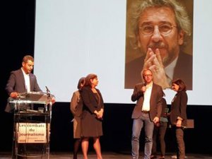 Paris’ten Can Dündar’a onur madalyası