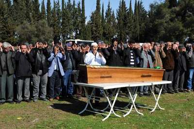 Denize uçan otomobilde ölen Uçar çifti ile çocukları toprağa verildi