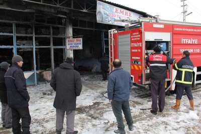 Samsun'da oto tamirhanesinde yangın : 2 yaralı