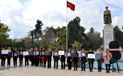 Adana'da Özgecan protestoları sürüyor