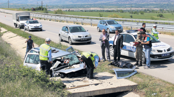 İzne giden 2 gurbetçi trafik kazasında öldü