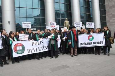 Eskişehir'de avukatlar yürüdü