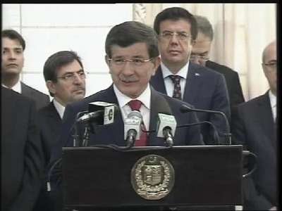 Davutoğlu: “İnsanlığın terörizme ve İslamofobi’ye karşı omuz omuza mücadele etmesinin zamanıdır”