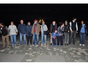 İzmir’de, laiklik için 17 kilometrelik insan zinciri