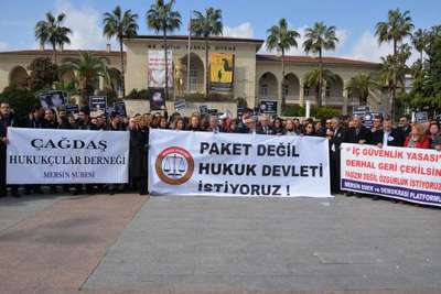Mersin'de hukukçular, iç güvenlik paketine tepki gösterdi