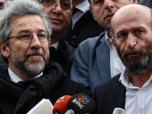 Dündar ve Gül'e hapis cezası verildi