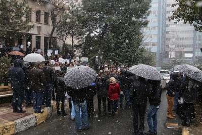 Sağlıkçılardan kar altında Özgecan eylemi