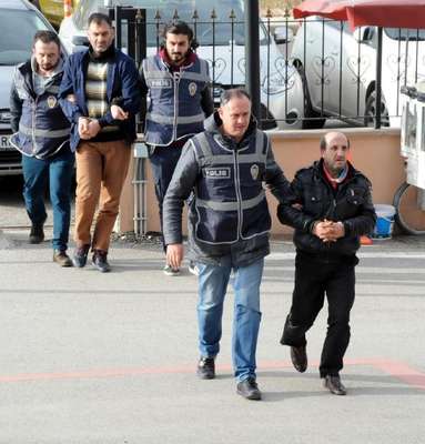 Polis ayakkabı hırsızlarını yakaladı