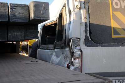 İskenderun'da öğrenci servisiyle TIR çarpıştı: 1 ölü, 9 yaralı