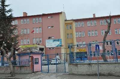 Tabanca ile 2 öğrenciyi rehin alan 14 yaşındaki genç, yakalandı