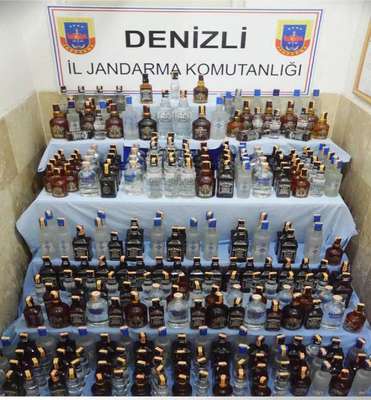Denizli'de sahte badrollü kaçak içki operasyonu