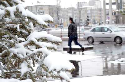 Kar yağışı, Kayseri ve Nevşehir'de ulaşımı olumsuz etkiledi