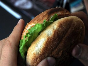 Dana etli hamburgerlerden domuz eti çıktı
