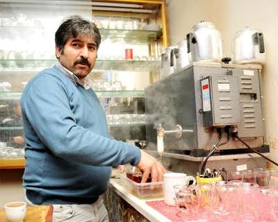 Banyodaki kızını gizlice gözetleyeni dövdü, ceza aldı