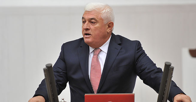 Mültecilere tecavüz eden görevli işten atılmamış