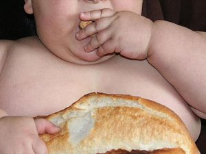 'Reklam karşısında yemek yedirmek tehlikeli'