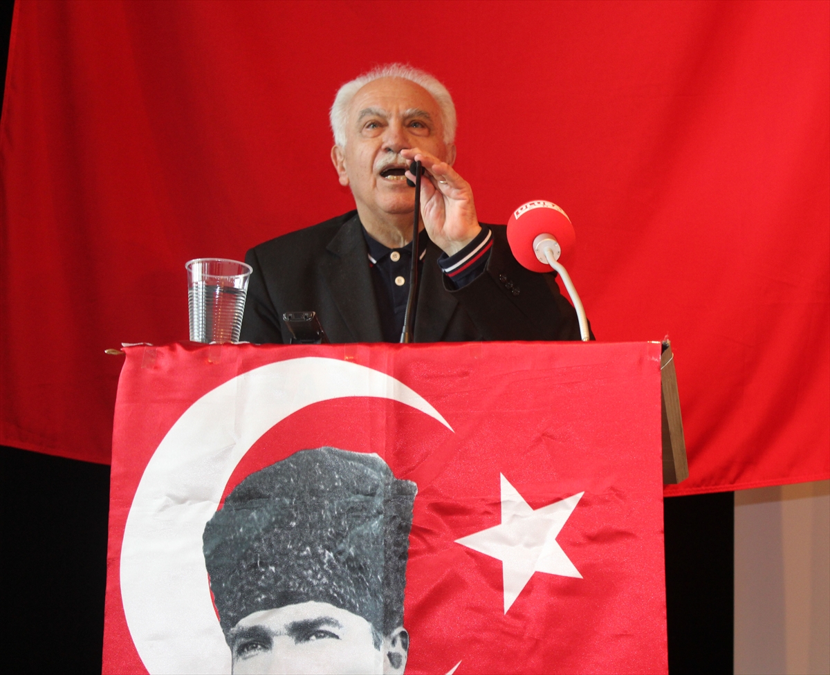 'Alman ders kitaplarından soykırım kelimesi çıkarılmalı'