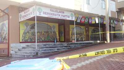 HDP'nin Darıca İlçe binası kurşunlandı