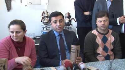 Demirtaş Kazova işçilerini ziyaret etti