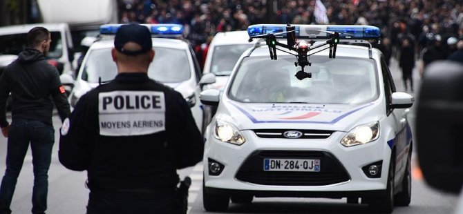Paris’te ırkçılık karşıtı gösteride olaylar çıktı