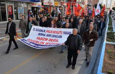 Mersin'de emekçiler, İç Güvenlik Paketi'ni protesto yürüdü