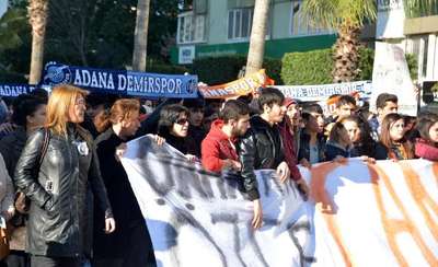 Adana'da Özgecan cinayetine tepki yürüyüşü