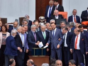 Dokunulmazlıkların kaldırılması Almanya manşetlerinde