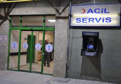 Eşiyle tartışan polis kendini yaraladı