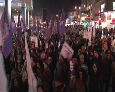 Kadıköy'de Özgecan için yürüdüler