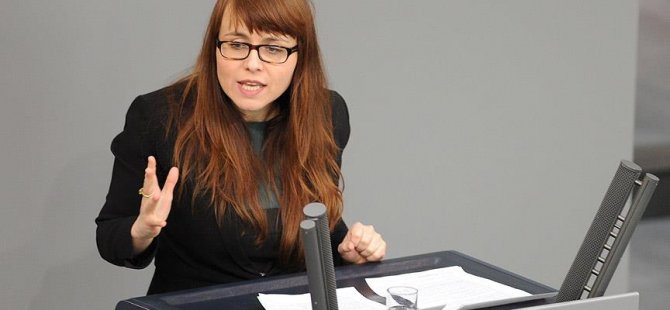 'Erdoğan, Merkel'den özür dilemeli'