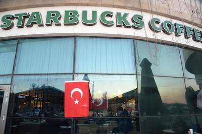 Adana Büyükşehir Belediyesi'nden, Los Angeles'e bayrak cevabı