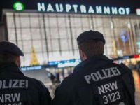 Alman polisinden Müslüman gençlere terörist muamelesi