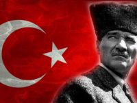 Atatürk dövmesini ücretsiz yapıyor