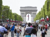 Suudi Prensesi Paris'te soyuldu