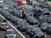 'Uber'i protesto için otoyolu kapattılar