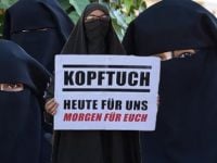 'Burka yasağı kadınları baskı altında kalıyor'
