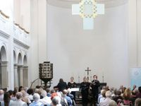 Mozart ile Dede Efendi kilisede buluştu