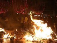 Fransızlar sokaklara döküldü: 2 ölü, 756 yaralı