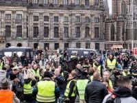 Hollanda'da "sarı yelekliler" hükümeti protesto etti