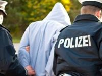 Kendisini uyaran Türk’ü hastanelik ettiler