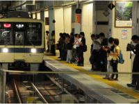 Metroda ücretsiz yemek teklifi