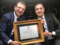 Ekrem İmamoğlu mazbatasını aldı