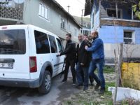 Top oynayan çocuklara av tüfeğiyle ateş etti