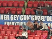 İsviçre'de 'Her şey çok güzel olacak' pankartı