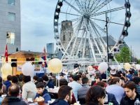 Hollanda'da üniversitelilerden sokak iftarı